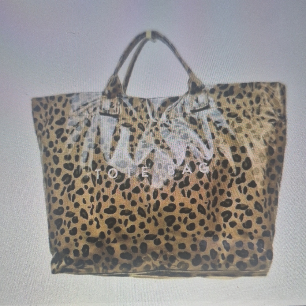 NWOT Luxe Large Leopard Print Light Weight 18x11x5" Tote Bag
